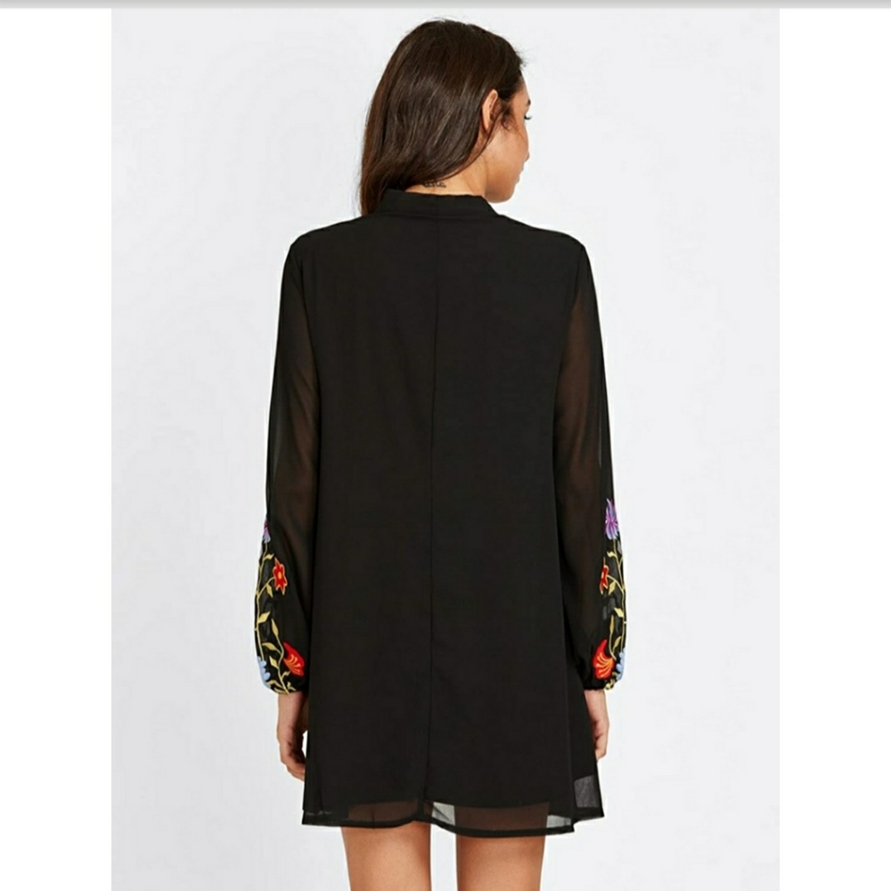 MILUMIA FLOWER EMBROIDERED MINI DRESS - Picture 4 of 7